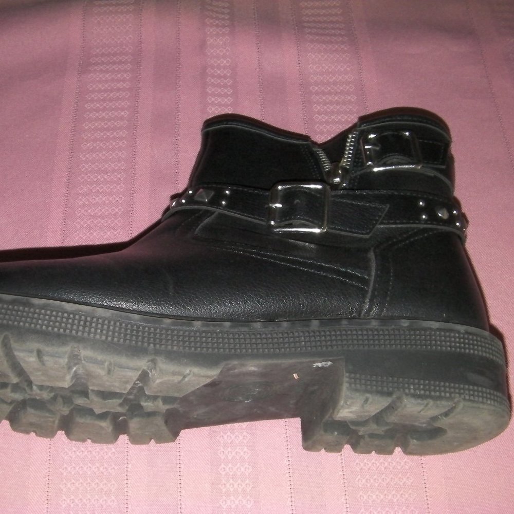 Size 5 very nice half boots
